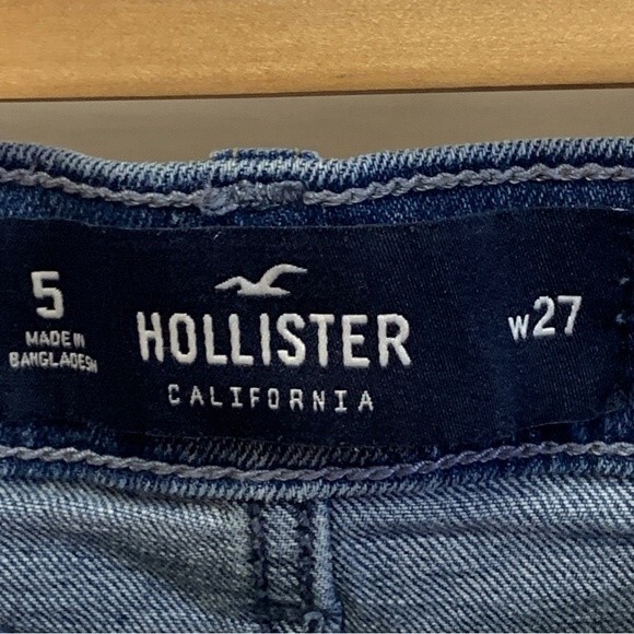 Hollister Medium Wash Distressed Ripped Low Rise Cuffed Midi Shorts Size 5/27 - Picture 4 of 14